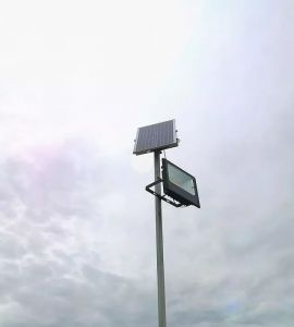 Lampa stradala solara cu led: Proiector led 50W cu panou solar