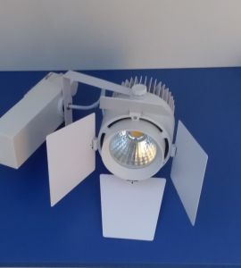 Lampa stradala led cu panou fotovoltaic 50W: Proiector magazin led 33W
